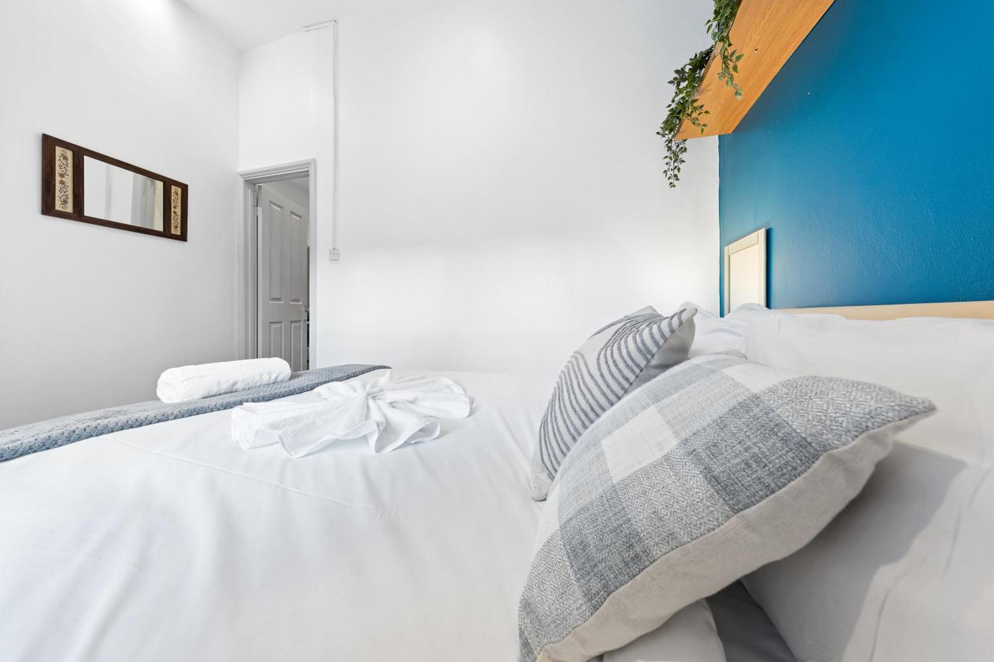 Luxurious 3 Bedroom Flat With Balcony In Kensington For 7 Next To Station Near Harrods Apartamento