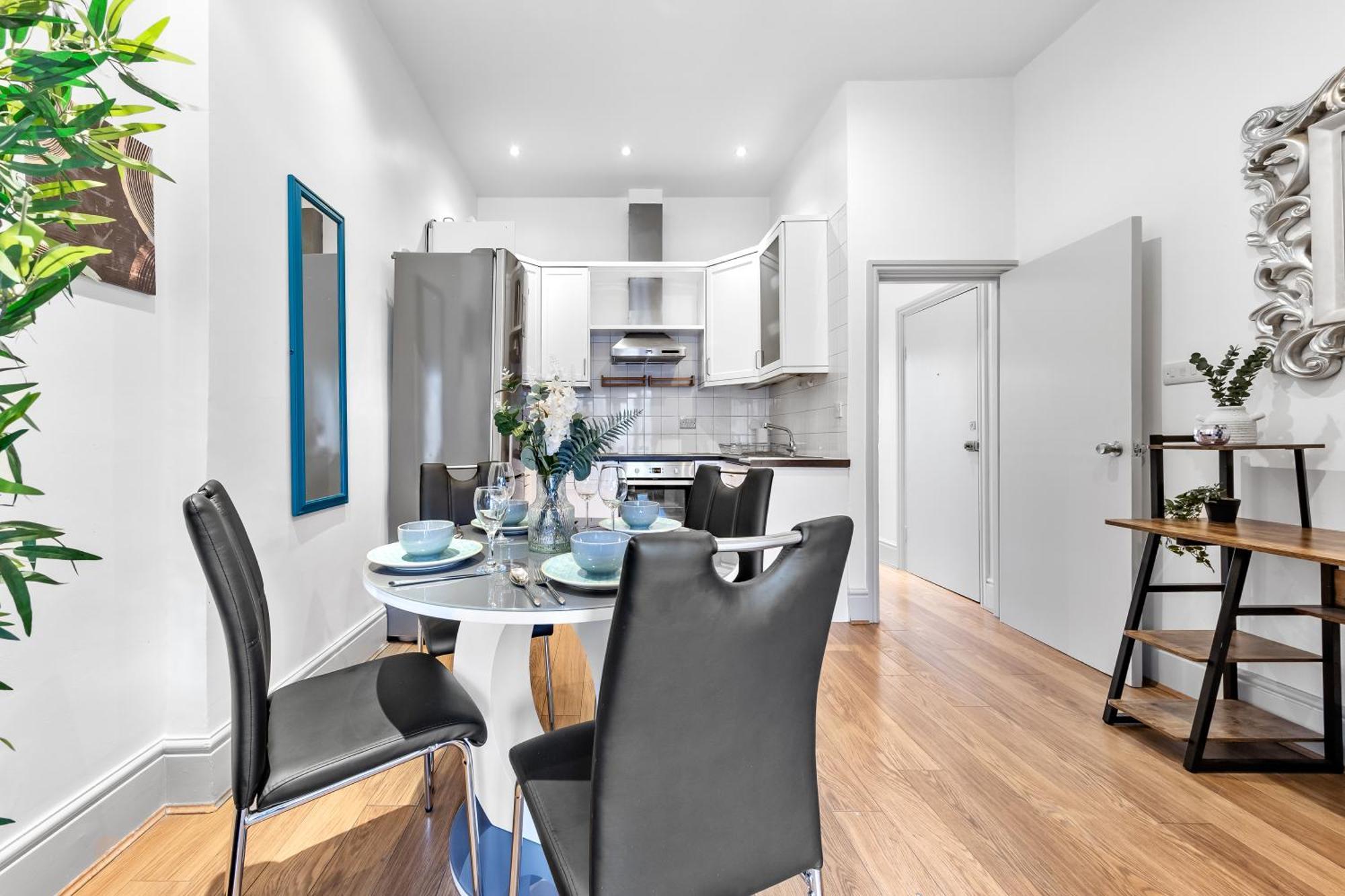 Apartamento Luxurious 3 Bedroom Flat With Balcony In Kensington For 7 Next To Station Near Harrods *
