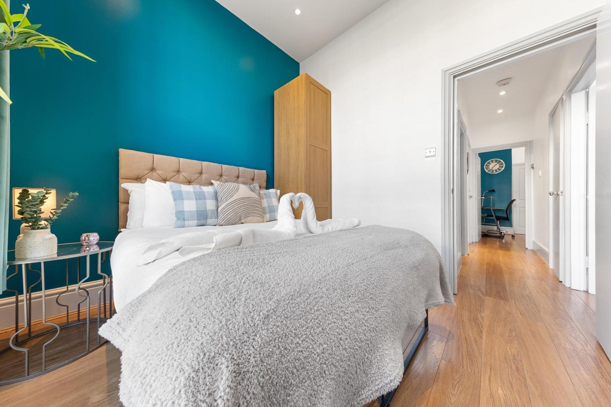 Luxurious 3 Bedroom Flat With Balcony In Kensington For 7 Next To Station Near Harrods Londres