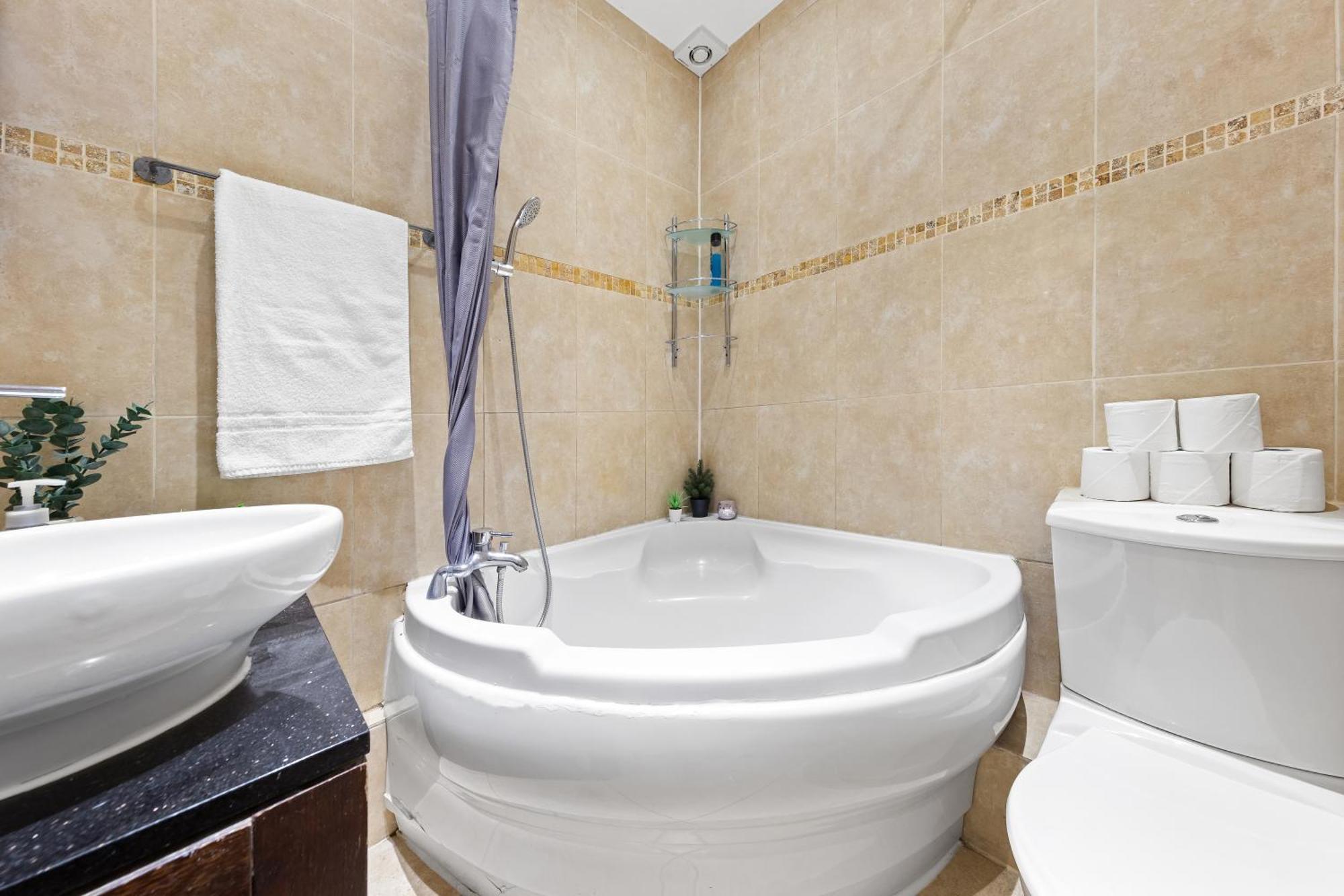 Luxurious 3 Bedroom Flat With Balcony In Kensington For 7 Next To Station Near Harrods Londres