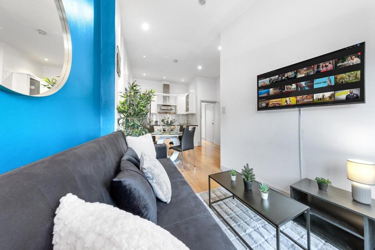 Luxurious 3 Bedroom Flat With Balcony In Kensington For 7 Next To Station Near Harrods Apartamento