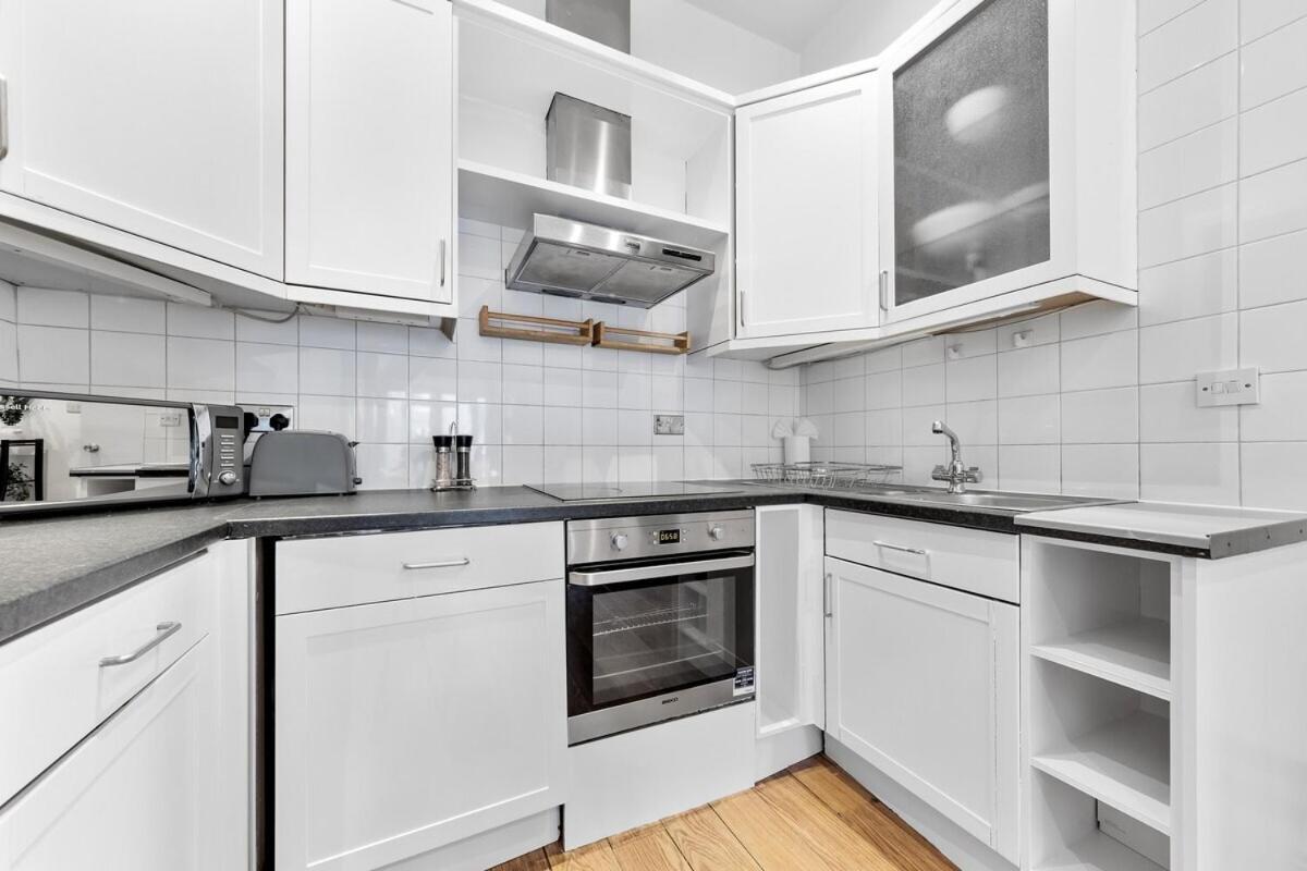 Luxurious 3 Bedroom Flat With Balcony In Kensington For 7 Next To Station Near Harrods Apartamento Londres