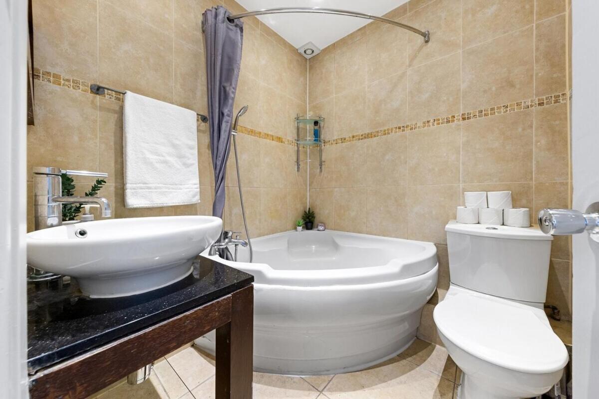 Apartamento Luxurious 3 Bedroom Flat With Balcony In Kensington For 7 Next To Station Near Harrods *