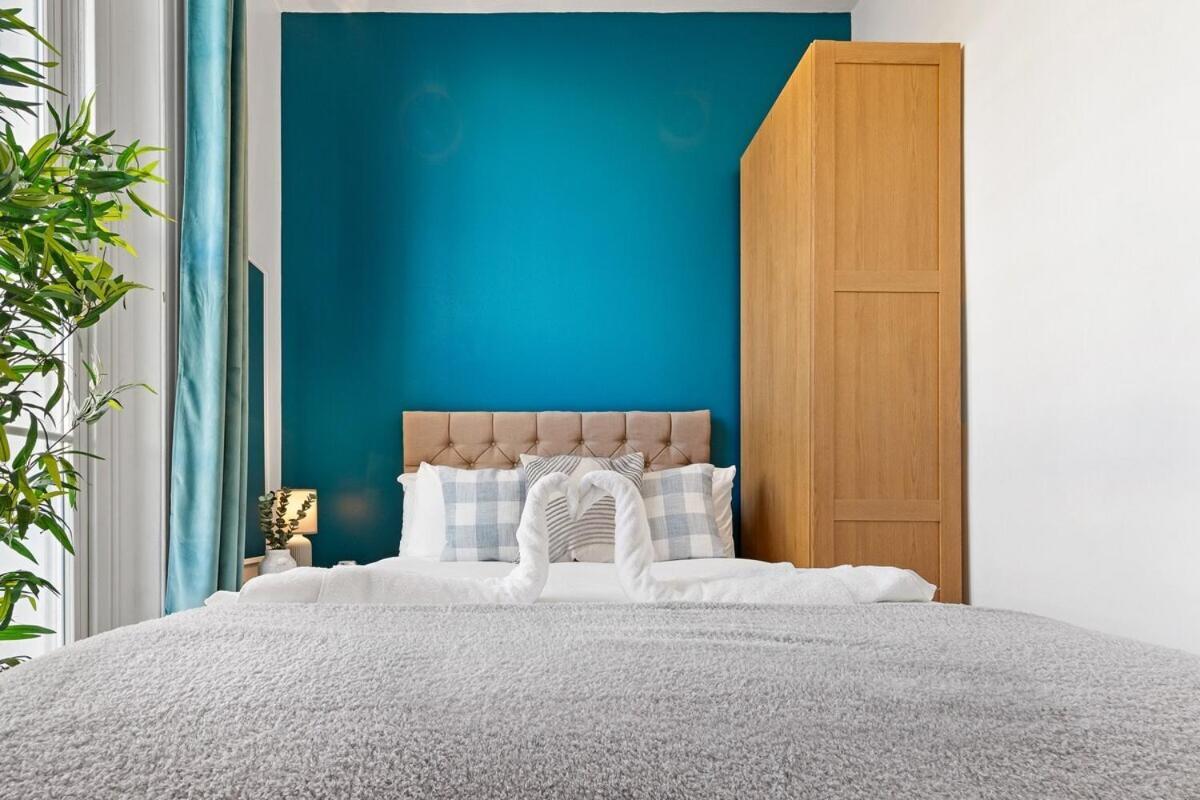Luxurious 3 Bedroom Flat With Balcony In Kensington For 7 Next To Station Near Harrods Apartamento